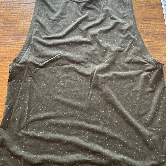Lululemon tanks - Picture 2 of 9